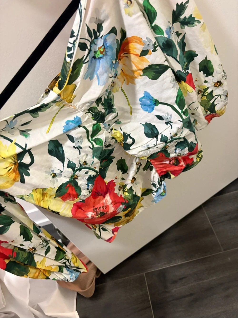 Zara White Floral Off-Shoulder Blouse with Red, Yellow & Blue Blooms - Picture 2 of 3